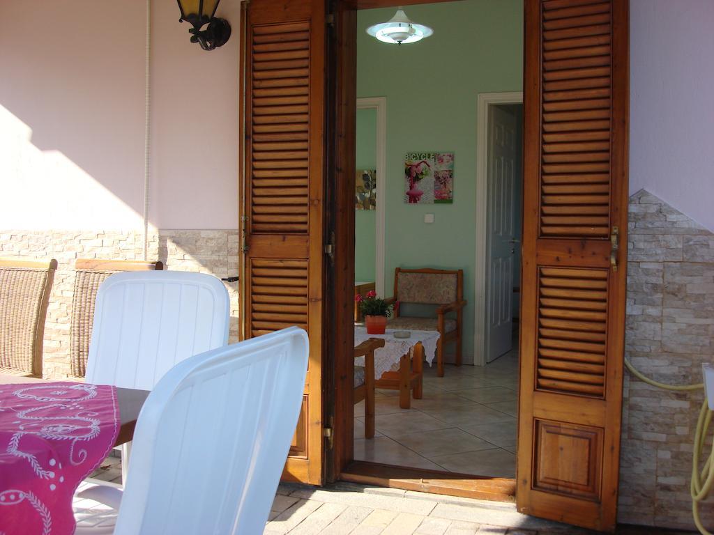 Villa Melina 1 Коинира Номер фото